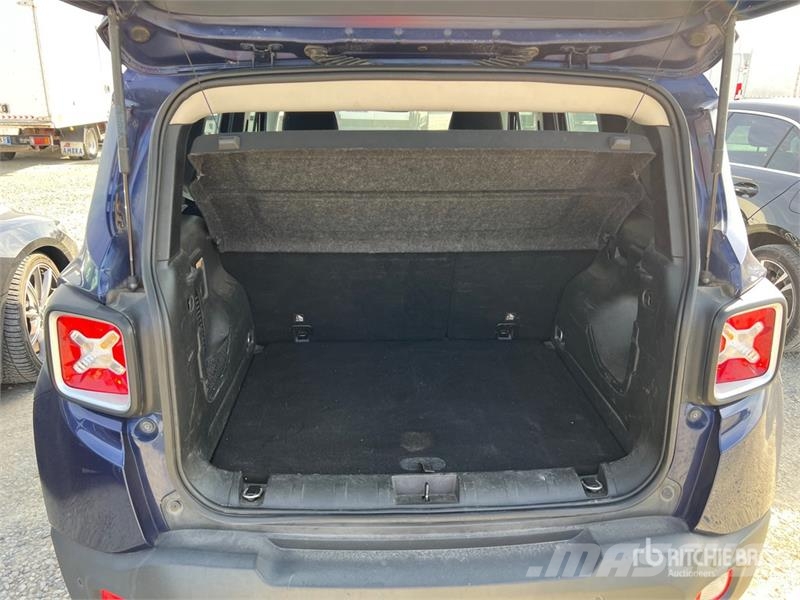 Jeep Renegade SUV Automobily