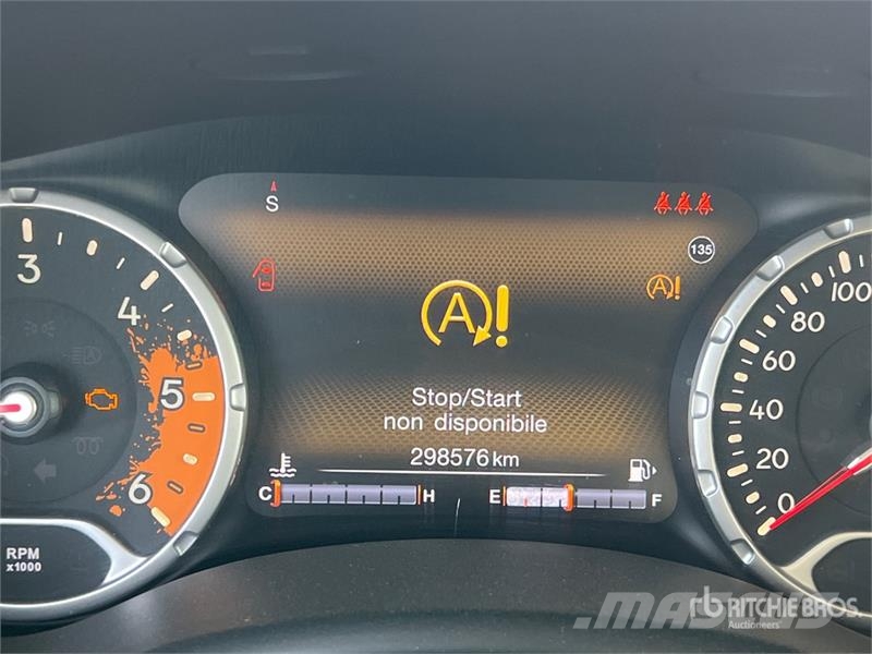 Jeep Renegade SUV Automobily