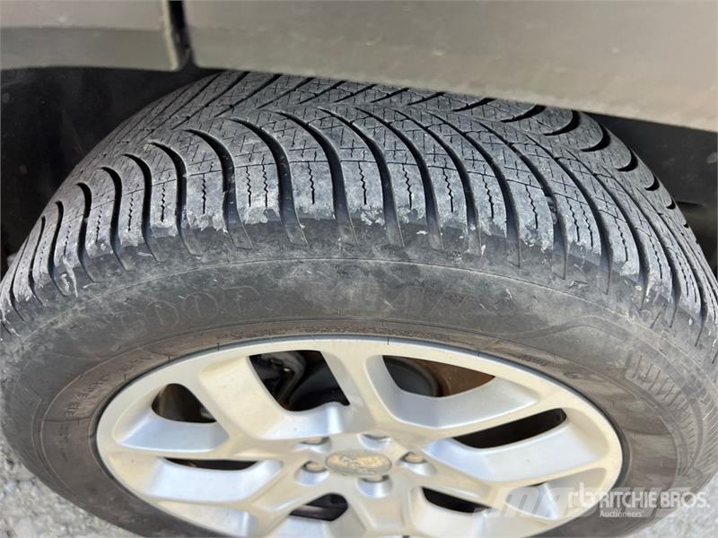 Jeep Renegade SUV Automobily