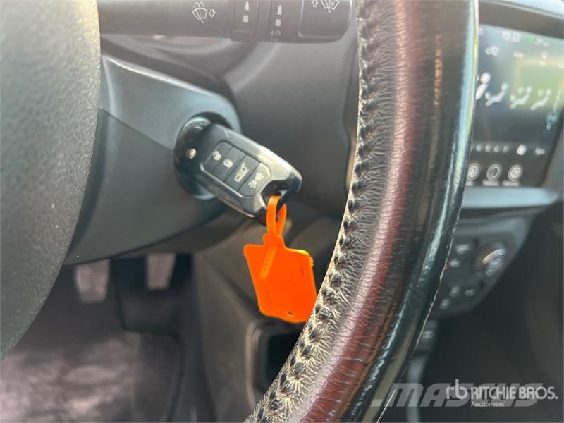 Jeep Renegade SUV Automobily