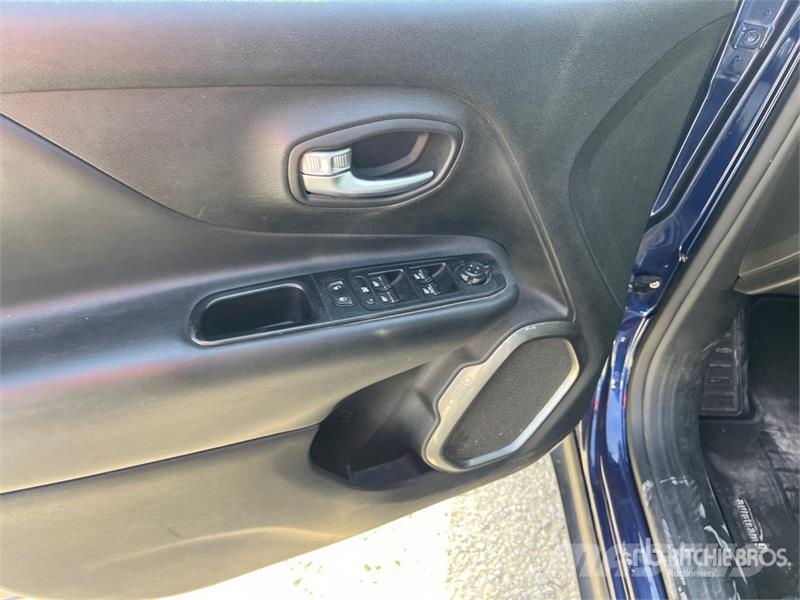 Jeep Renegade SUV Automobily