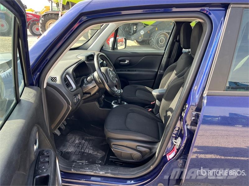 Jeep Renegade SUV Automobily
