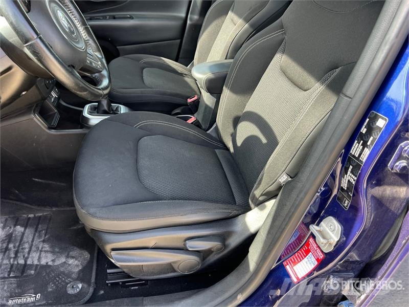 Jeep Renegade SUV Automobily