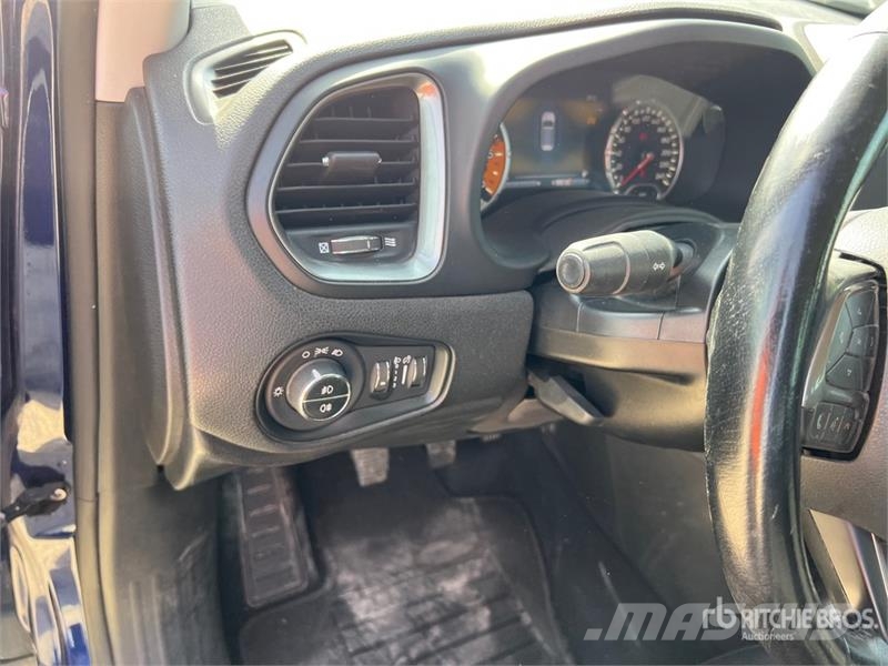 Jeep Renegade SUV Automobily