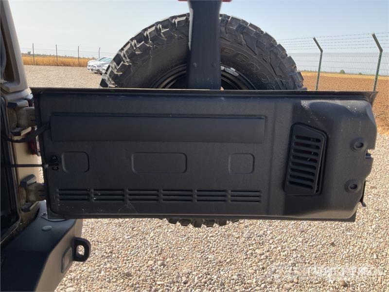 Jeep Wrangler JK Command Unlimited Sahara 4WD SUV (Unus Personbilar