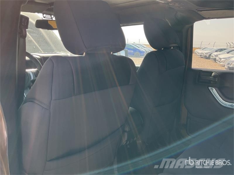Jeep Wrangler JK Command Unlimited Sahara 4WD SUV (Unus Personbilar