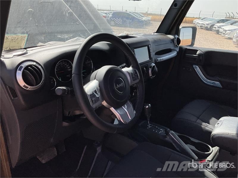 Jeep Wrangler JK Command Unlimited Sahara 4WD SUV (Unus Personbilar