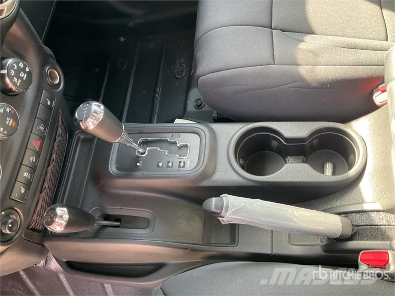 Jeep Wrangler JK Command Unlimited Sahara 4WD SUV (Unus Personbilar