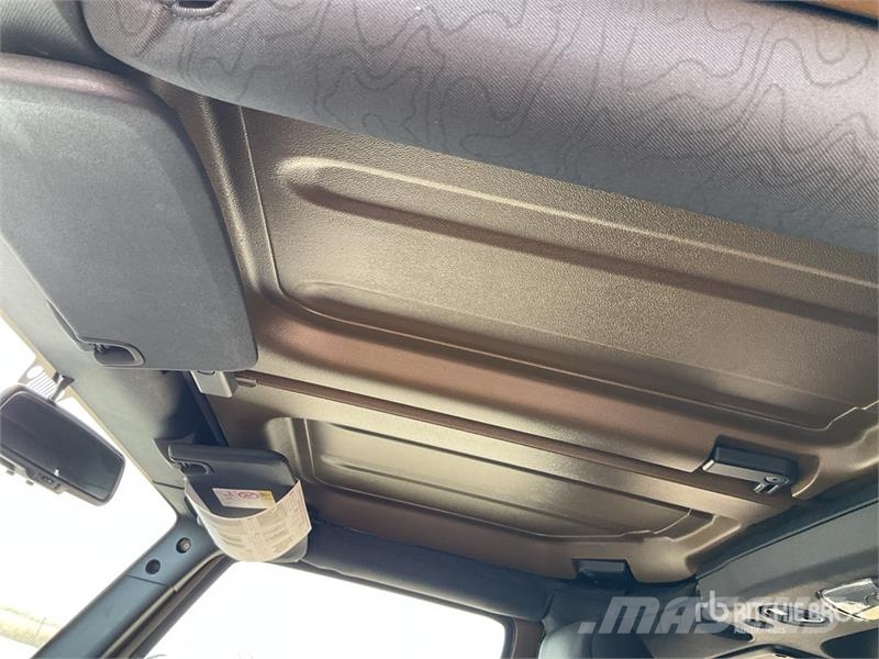 Jeep Wrangler JK Command Unlimited Sahara 4WD SUV (Unus Personbilar