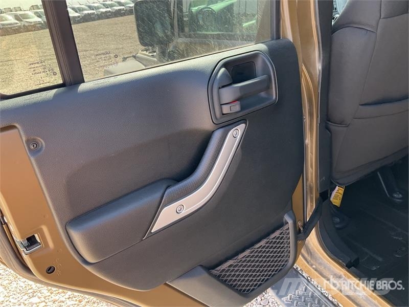 Jeep Wrangler JK Command Unlimited Sahara 4WD SUV (Unus Personbilar