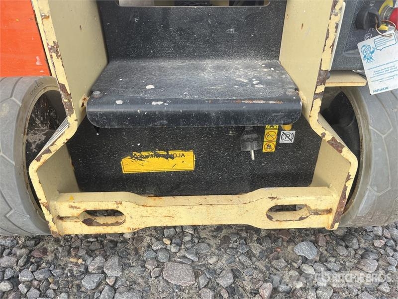 JLG 1230ES Vertical Mast Lift 垂直昇降型リフト