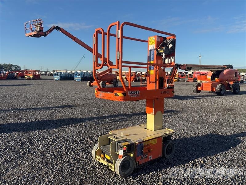 JLG 1230ES Vertical Mast Lift Vertikalna dvigala