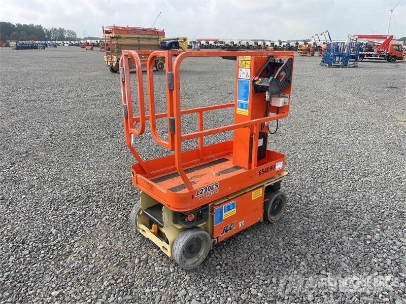 JLG 1230ES Vertical Mast Lift رافعات السارية الرأسية