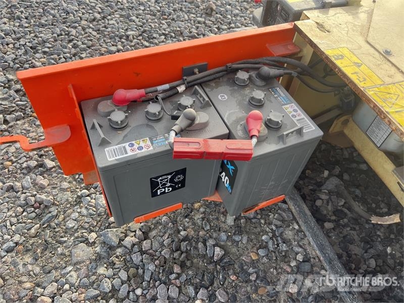 JLG 1230ES Vertical Mast Lift 垂直昇降型リフト