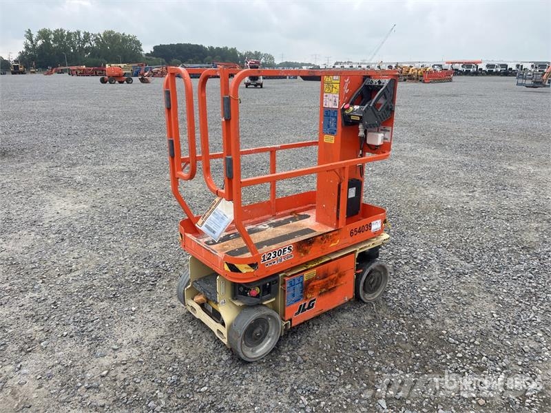 JLG 1230ES Vertical Mast Lift رافعات السارية الرأسية