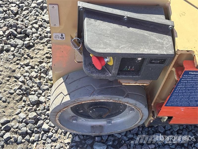 JLG 1230ES Vertical Mast Lift Vertikální sloupové výtahy
