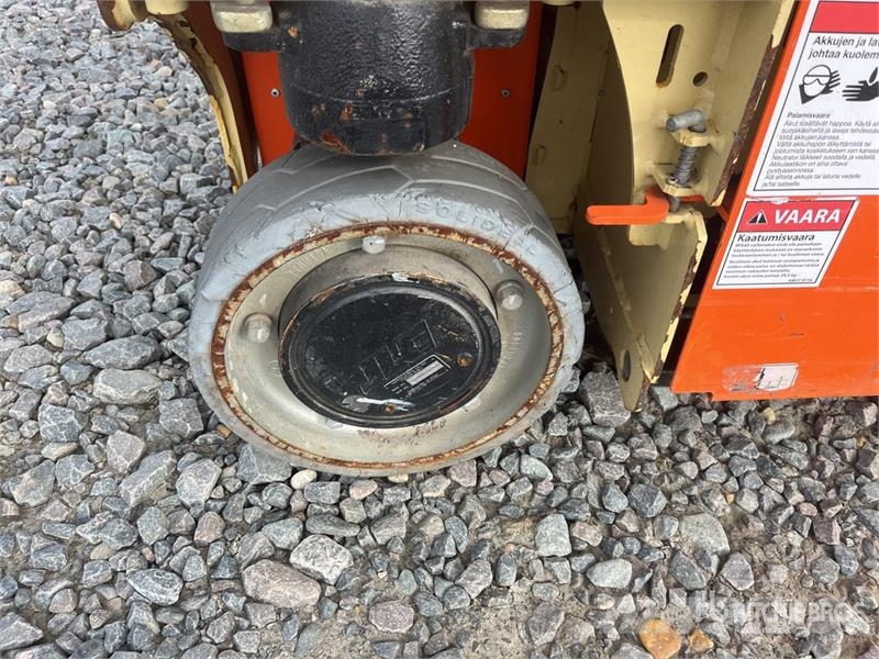 JLG 1230ES Vertical Mast Lift رافعات السارية الرأسية