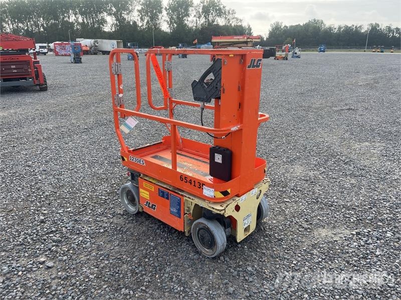 JLG 1230ES Vertical Mast Lift رافعات السارية الرأسية