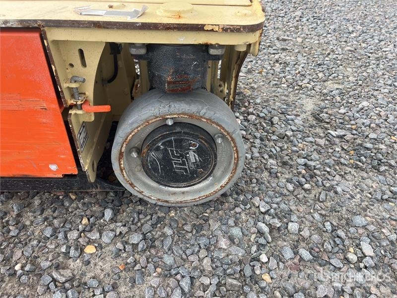 JLG 1230ES Vertical Mast Lift 垂直昇降型リフト