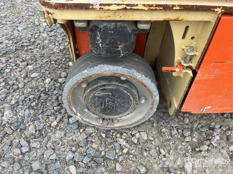 JLG 1230ES Vertical Mast Lift رافعات السارية الرأسية