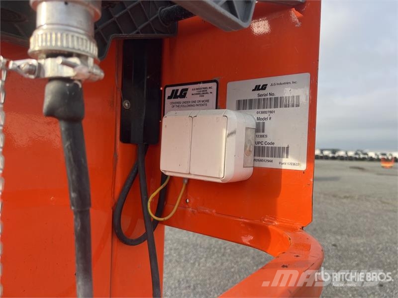 JLG 1230ES Vertical Mast Lift 垂直昇降型リフト