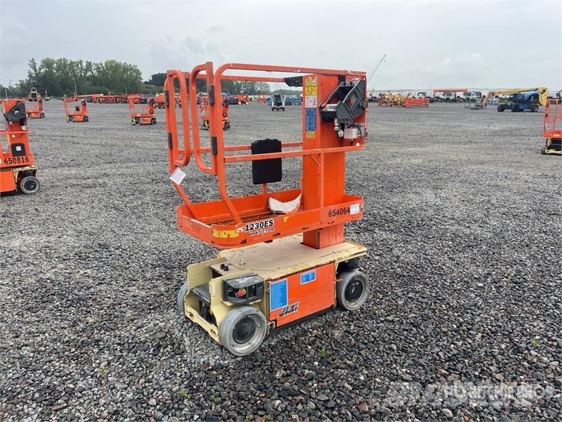 JLG 1230ES Vertical Mast Lift رافعات السارية الرأسية