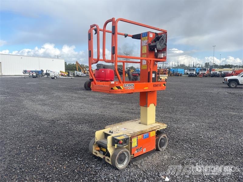 JLG 1230ES Vertical Mast Lift Personenliften en invalideliften