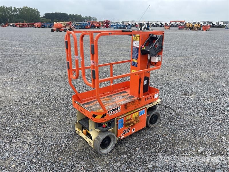 JLG 1230ES Vertical Mast Lift رافعات السارية الرأسية