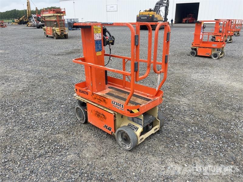 JLG 1230ES Vertical Mast Lift رافعات السارية الرأسية