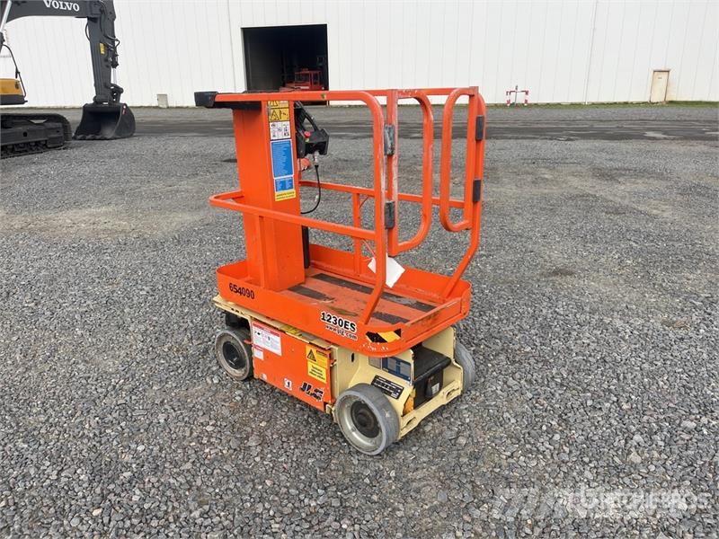 JLG 1230ES Vertical Mast Lift رافعات السارية الرأسية
