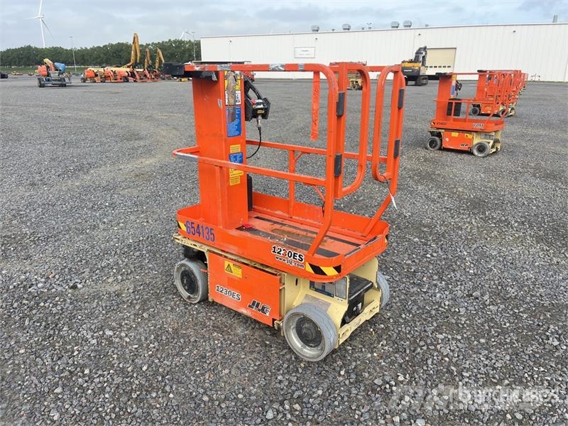 JLG 1230ES Vertical Mast Lift رافعات السارية الرأسية