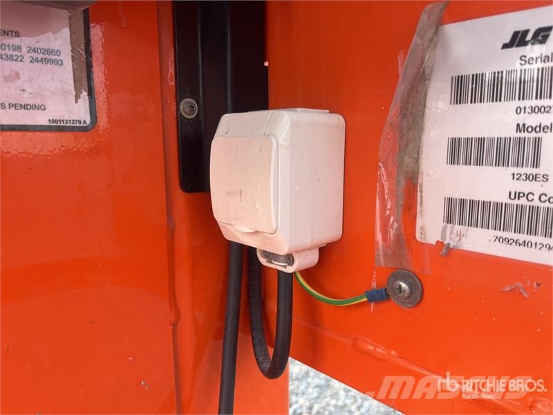 JLG 1230ES Vertical Mast Lift رافعات السارية الرأسية