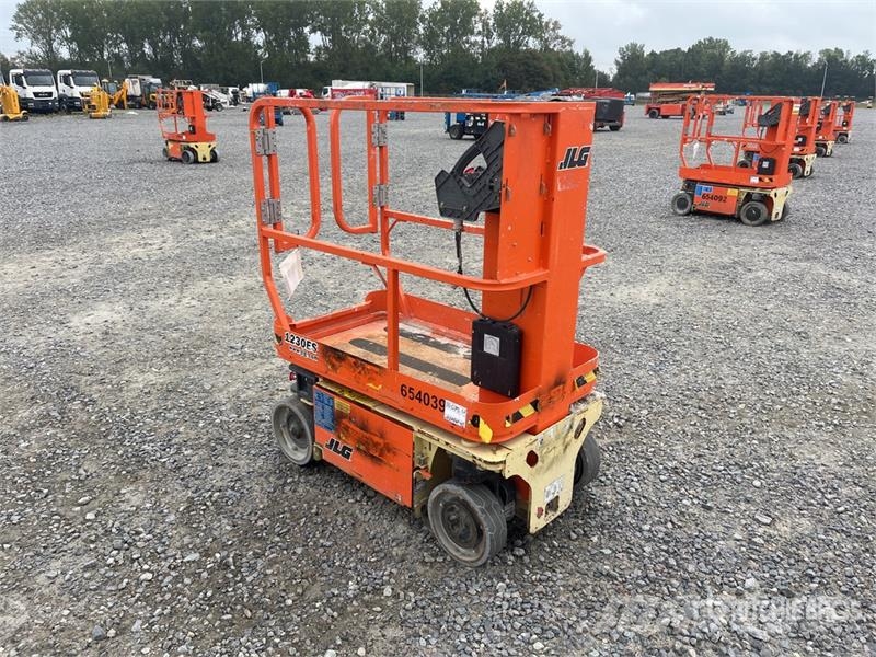 JLG 1230ES Vertical Mast Lift رافعات السارية الرأسية
