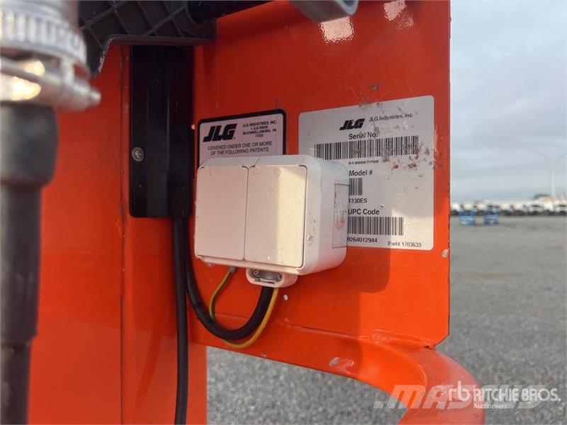 JLG 1230ES Vertical Mast Lift رافعات السارية الرأسية