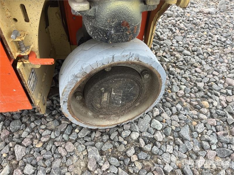 JLG 1230ES Vertical Mast Lift (Inoperable) 垂直昇降型リフト
