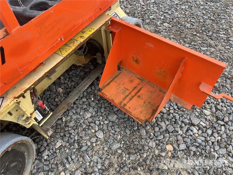 JLG 1230ES Vertical Mast Lift (Inoperable) 垂直昇降型リフト