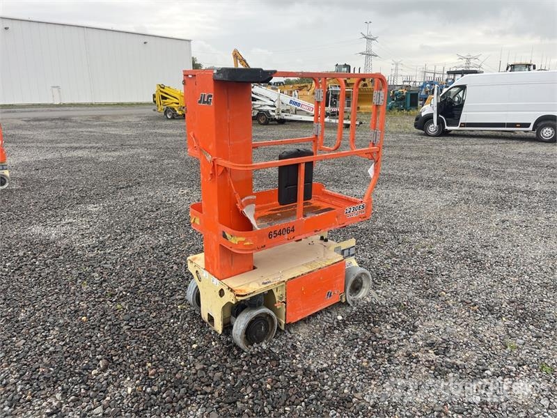 JLG 1230ES Vertical Mast Lift رافعات السارية الرأسية