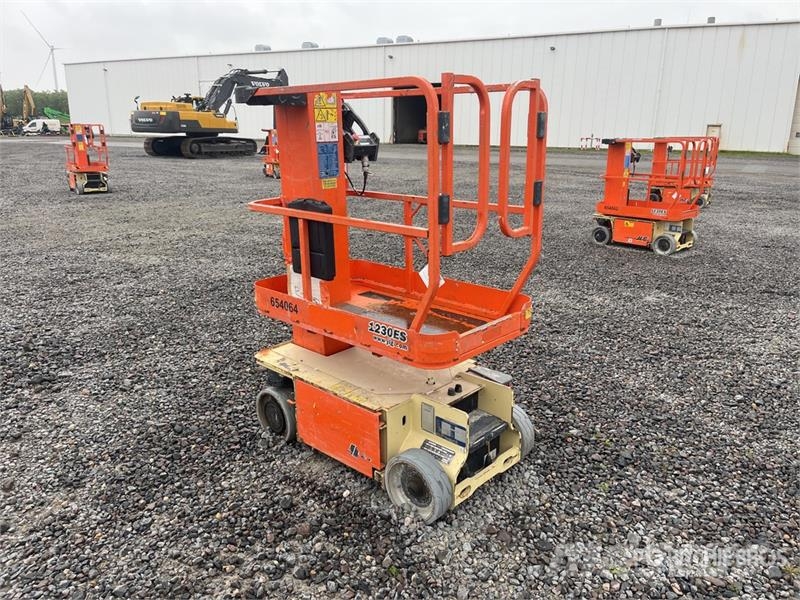 JLG 1230ES Vertical Mast Lift رافعات السارية الرأسية