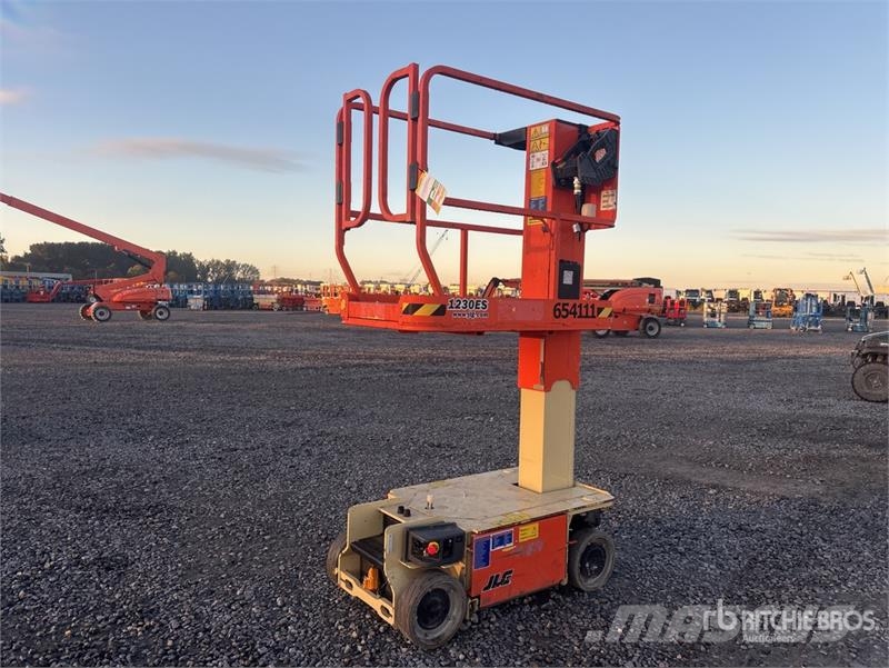 JLG 1230ES Vertical Mast Lift Vertikalna dvigala