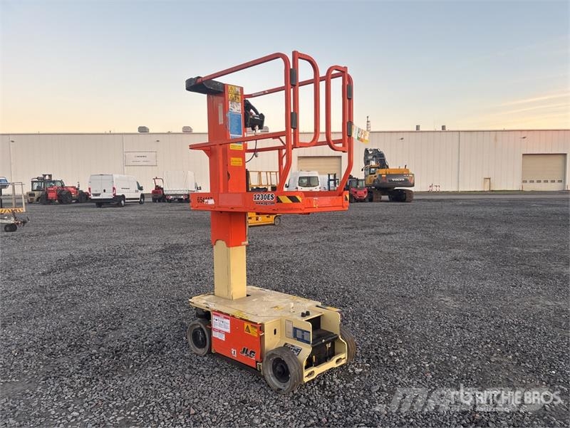 JLG 1230ES Vertical Mast Lift Vertikalna dvigala