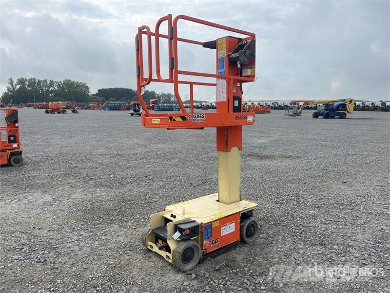 JLG 1230ES Vertical Mast Lift 垂直昇降型リフト