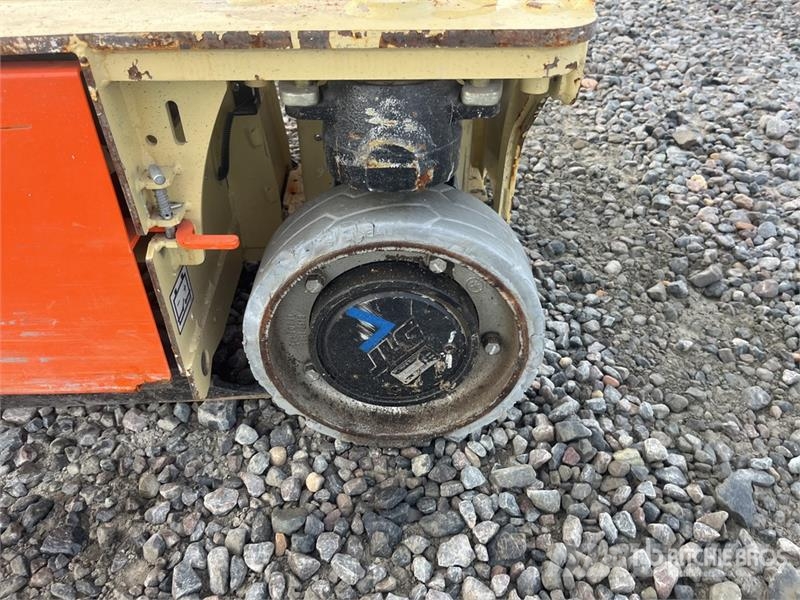 JLG 1230ES Vertical Mast Lift رافعات السارية الرأسية