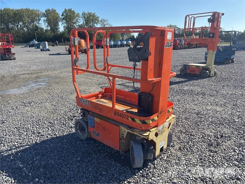 JLG 1230ES Vertical Mast Lift (Inoperable) Vertikālie pacēlāji