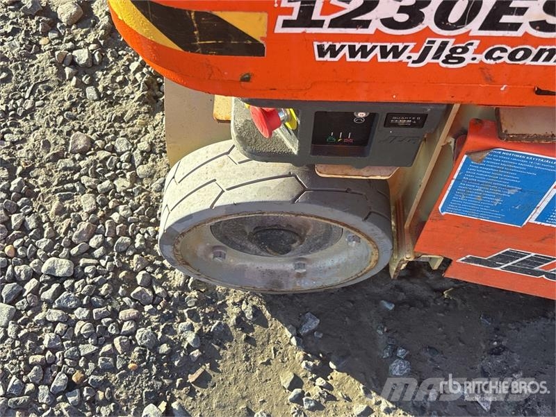 JLG 1230ES Vertical Mast Lift Vertikalna dvigala