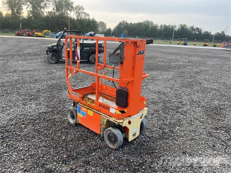 JLG 1230ES Vertical Mast Lift رافعات السارية الرأسية