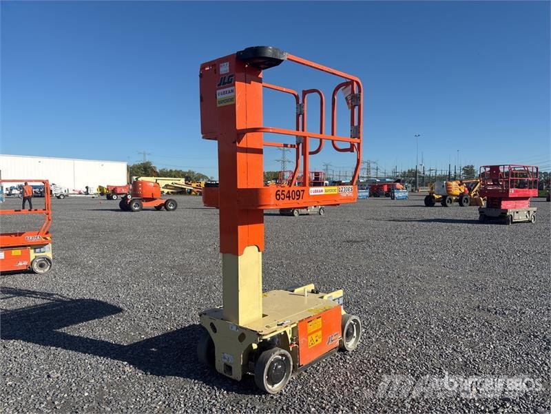 JLG 1230ES Vertical Mast Lift Vertikální sloupové výtahy