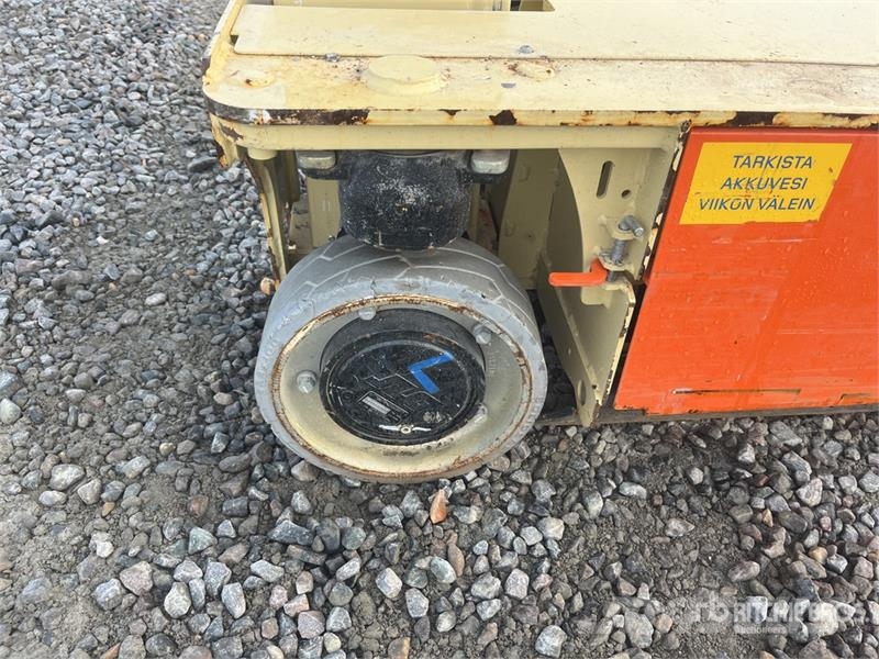 JLG 1230ES Vertical Mast Lift رافعات السارية الرأسية