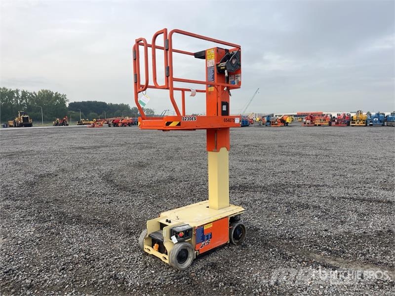 JLG 1230ES Vertical Mast Lift رافعات السارية الرأسية