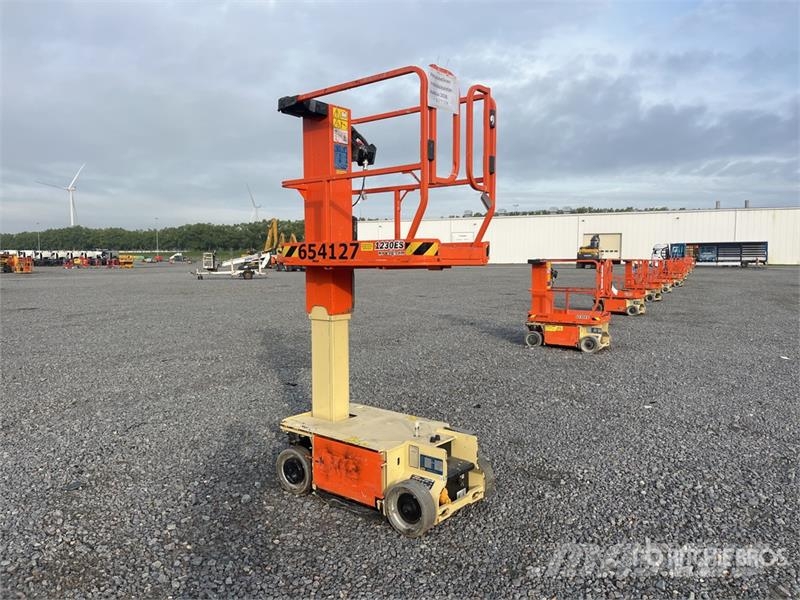 JLG 1230ES Vertical Mast Lift رافعات السارية الرأسية