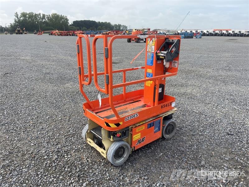 JLG 1230ES Vertical Mast Lift رافعات السارية الرأسية
